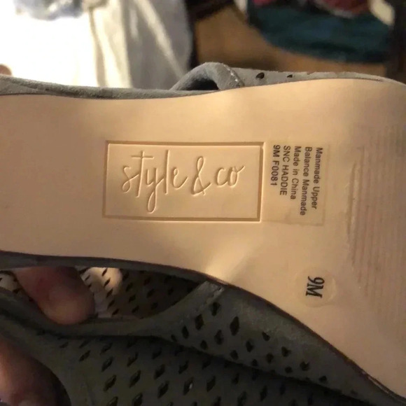 Style and Co cut out booties. 9M Grey faux suede effect - Picture 4 of 5